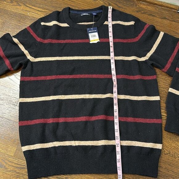 NWT Izod Crewneck Striped Sweater - Size Medium - Picture 5 of 5